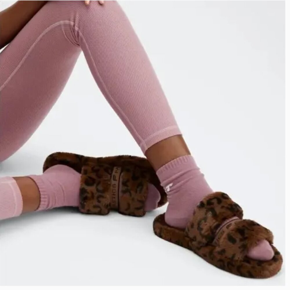 NEW Fabletics Snug Strap Slipper in leopard print 6‎